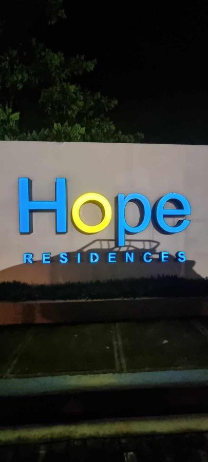 Auberge Condotels At Smdc Hope Residences 트레스 마르티레스 외부 사진