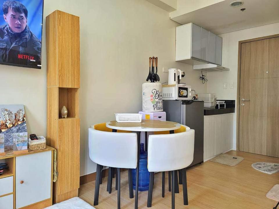 Auberge Condotels At Smdc Hope Residences 트레스 마르티레스 외부 사진