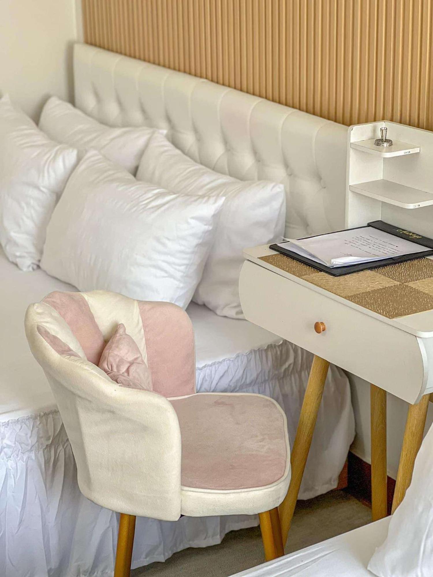Auberge Condotels At Smdc Hope Residences 트레스 마르티레스 외부 사진